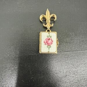 Vintage Coro Pegasus Locket Brooch Fleur De Lis Photo Book Four Original Photos